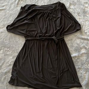 JFW Little black dress, 2X, no issues. Belt and gathered waist, open sleeves.
